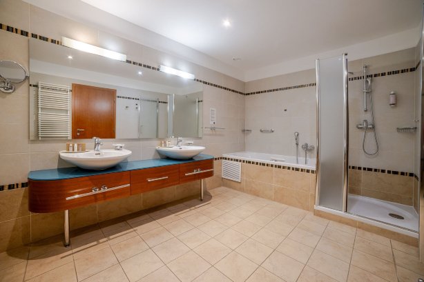 Perla, Resort & Entertainment-浴室