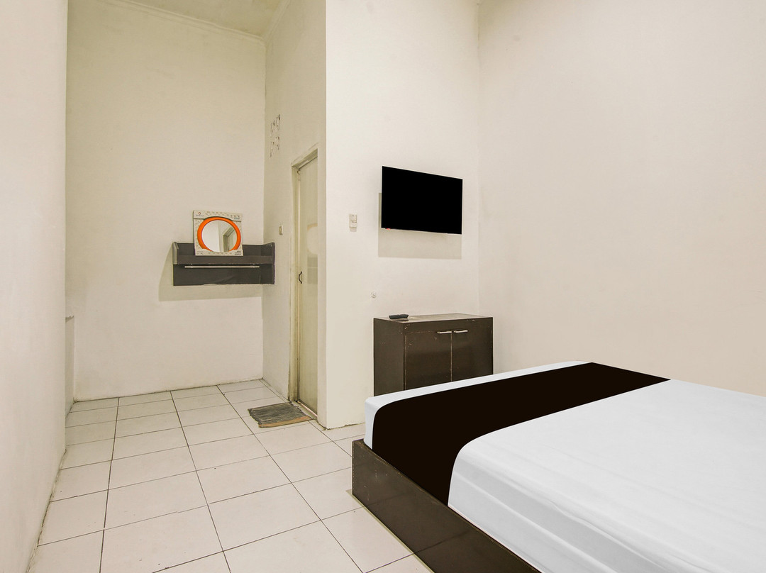 Hotel O Makassar Near RS Grestelina Formerly Wisma Makassar