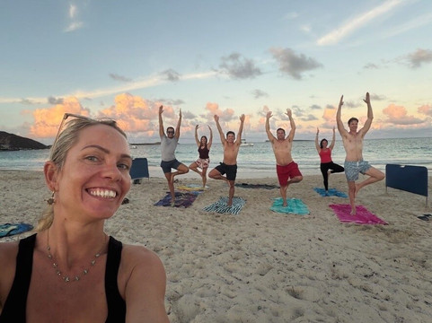 Colibri Massage Sxm-东方湾必去景点