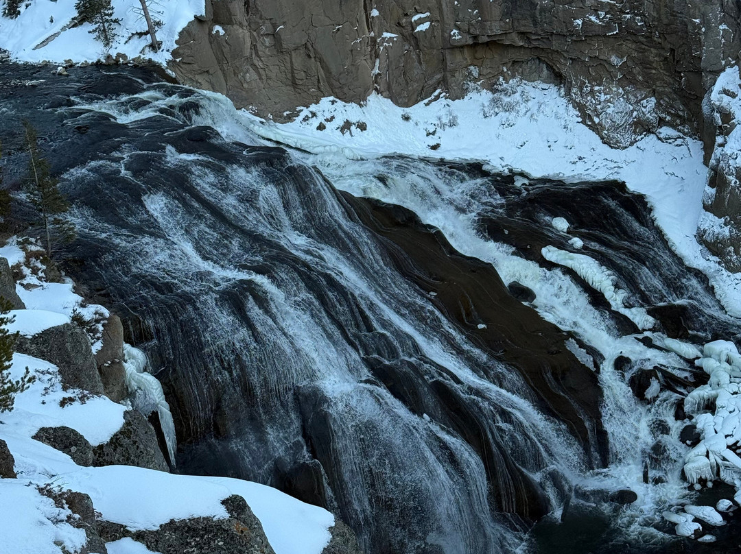 Yellowstone Expeditions-西黄石镇必去景点