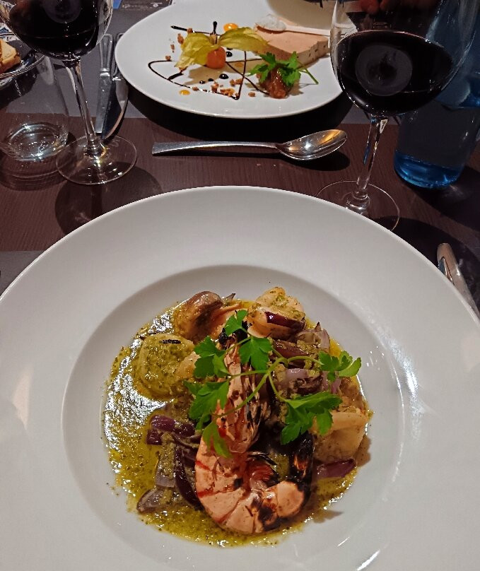 多麦娜德西格尼酒店主图