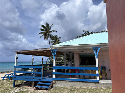 Aquaholic Beach Bar & Grill