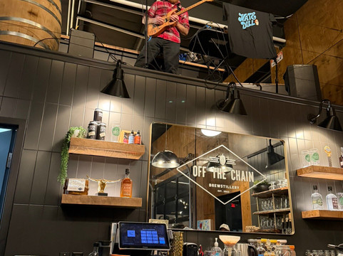 Off The Chain Brewstillery-格兰德黑文必去景点