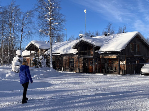 Isokenkäisten Klubi主图