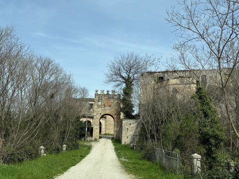 Faraone Vecchio-Sant'Egidio alla Vibrata必去景点