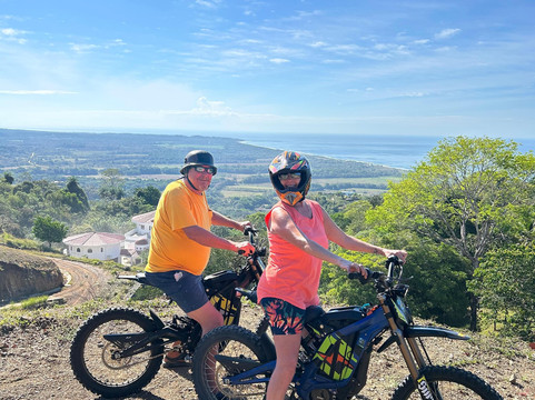 Lightning Rides-Playa Hermosa必去景点