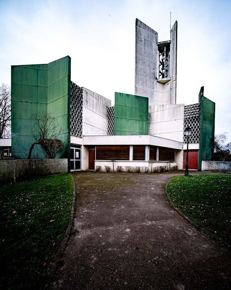 Eglise Notre-Dame-de-la-Resurrection-Le Chesnay必去景点