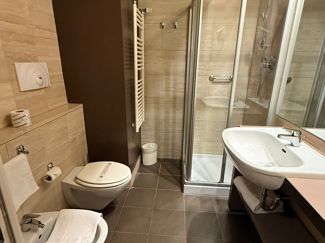 瓦拉尔酒店主图