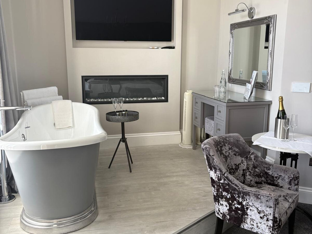 狼堡乡村酒店主图