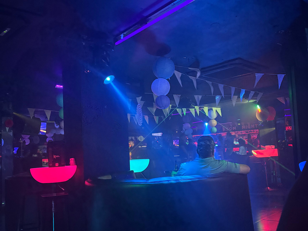 Neon Nights Bar Club-马卡蒂必去景点