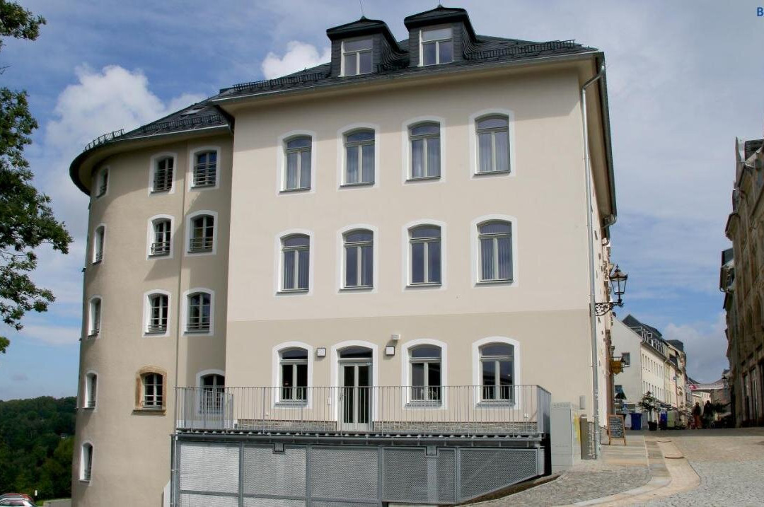 Anna und Sascha, Hotel und Cafe