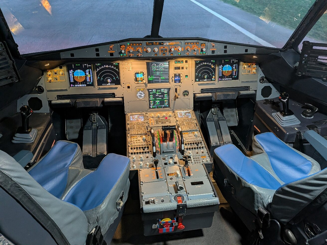 Deeside Flight Simulators-埃尔斯米尔港必去景点