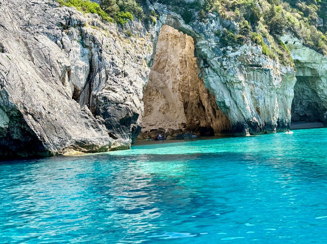 G.k. Boats Paxos-Gaios必去景点