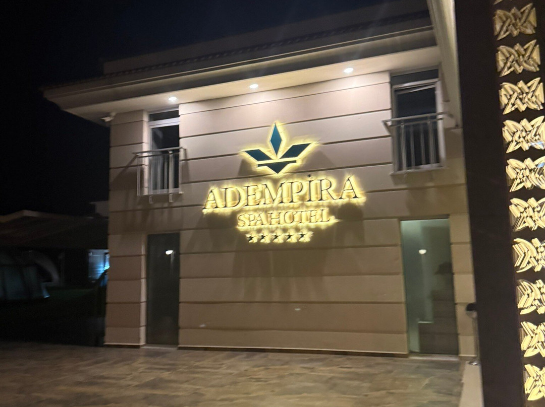 阿迪姆皮拉温泉 SPA 酒店主图