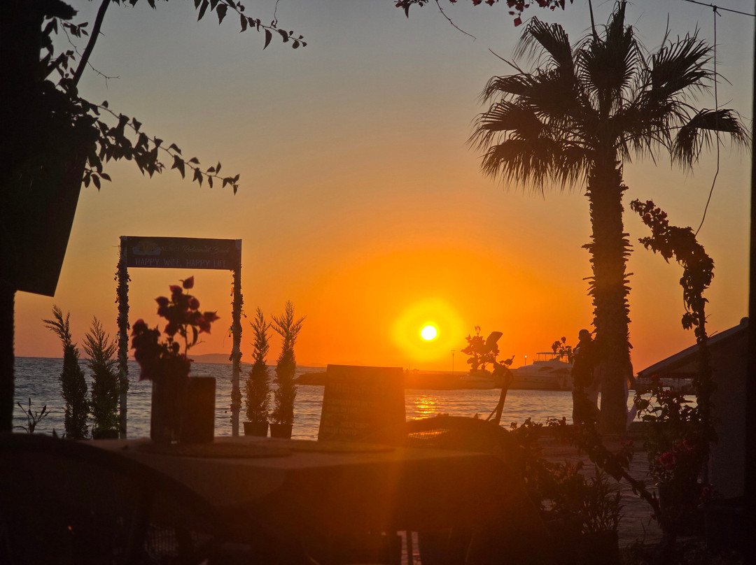 Mandalinci Restaurant &beach