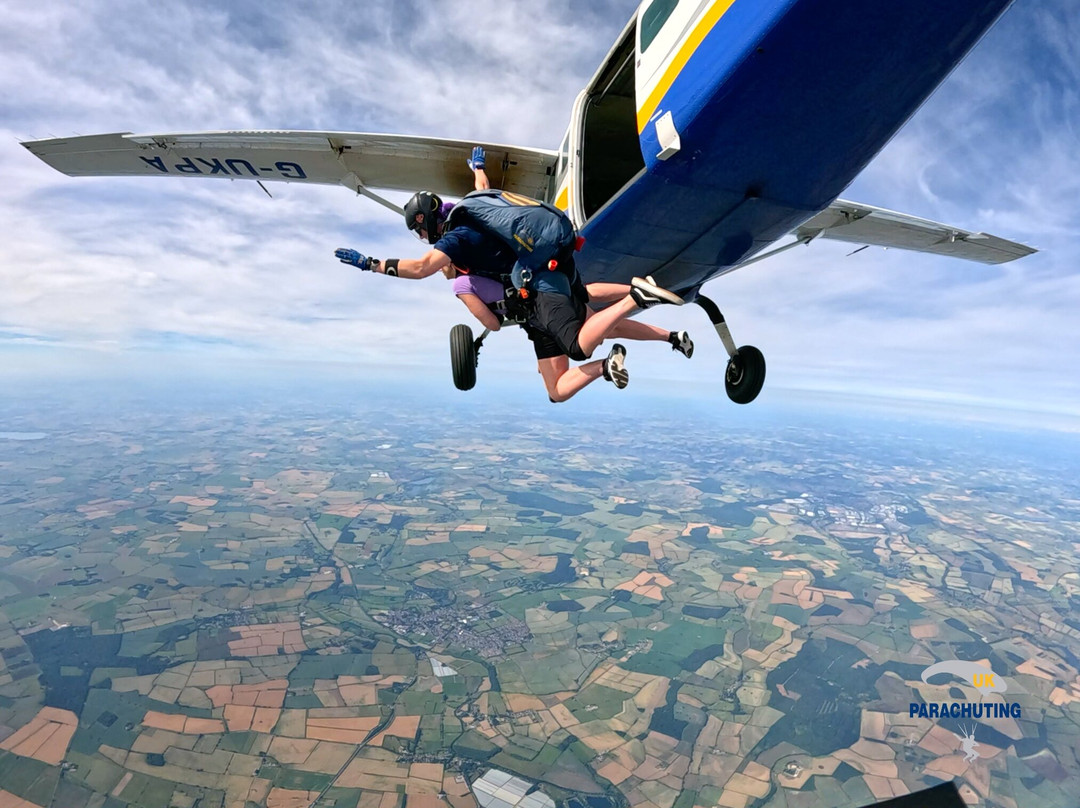 UK Parachuting-彼得伯勒必去景点