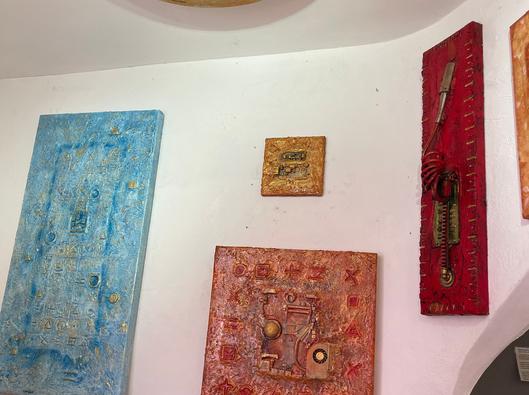 Art Gallery Contemporary Tapiézo-Roussillon必去景点