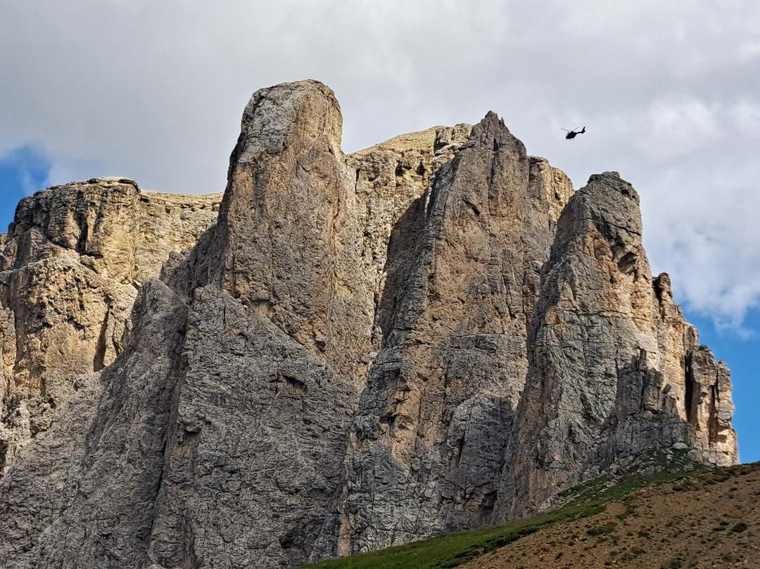 Passo Sella-塞尔瓦迪加尔代纳必去景点