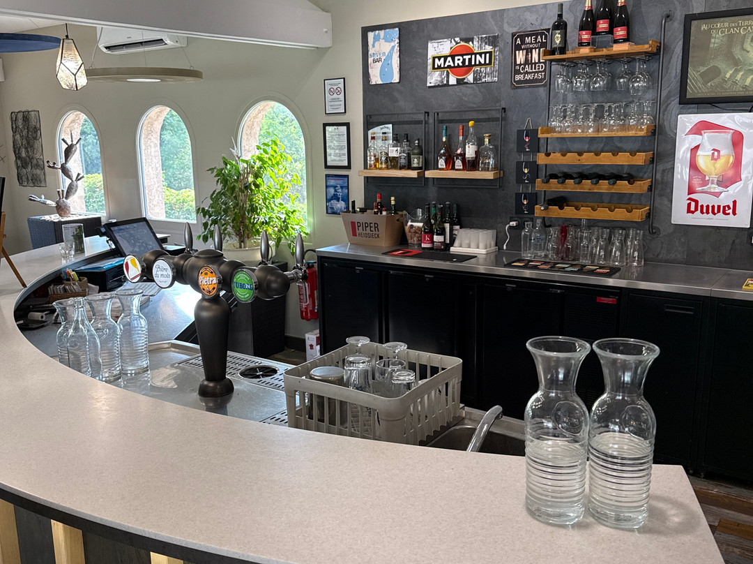 于泽斯加尔桥洛吉斯酒店主图