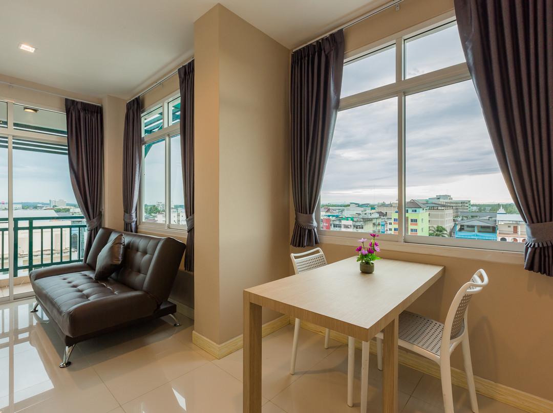 素叻他尼酒店住宿-Evergreen Suite Hotel