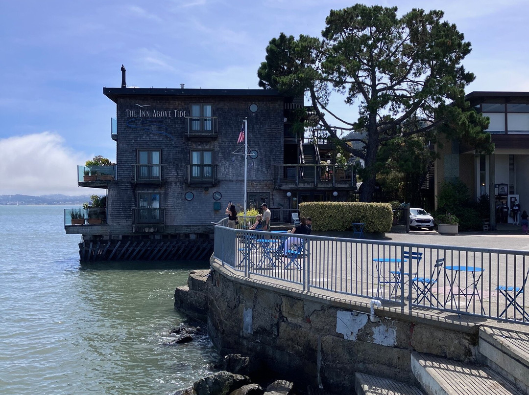 潮汐之上的旅馆主图