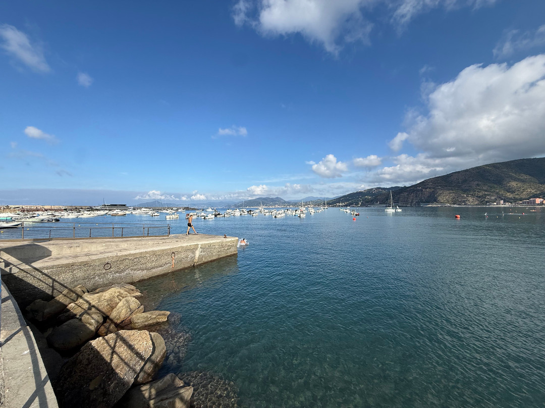 Baia delle Favole-东塞斯特里必去景点