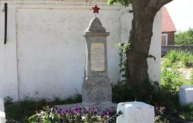 The wall of Red Guard Communards shot in 1918 by the White interventionists