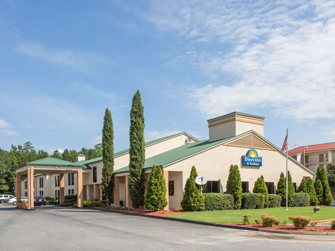 Days Inn & Suites by Wyndham Norcross