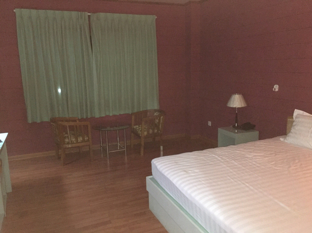J & J Hotel