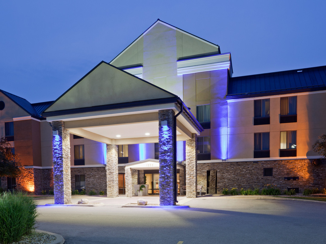 Holiday Inn Express Cedar Rapids (collins Rd) By IHG主图