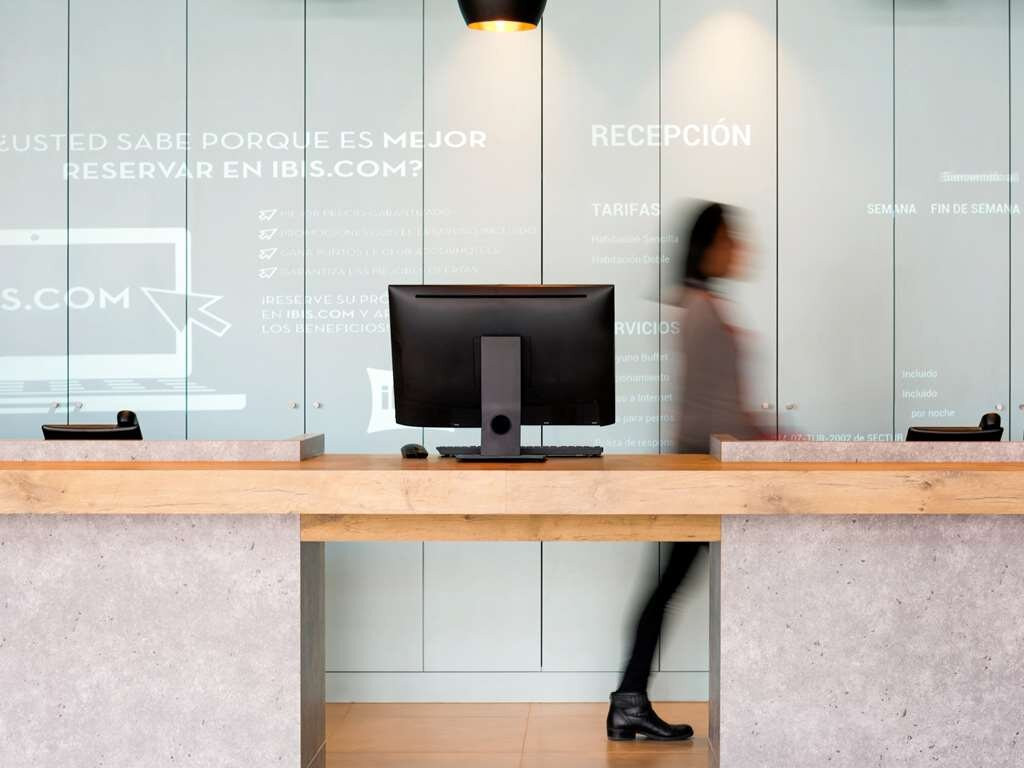 宜必思伊拉布阿多酒店主图