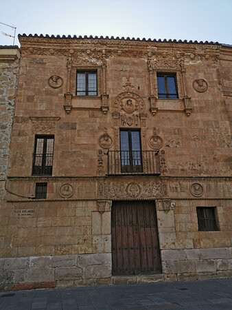 Monumento a Miguel de Unamuno-萨拉曼卡必去景点