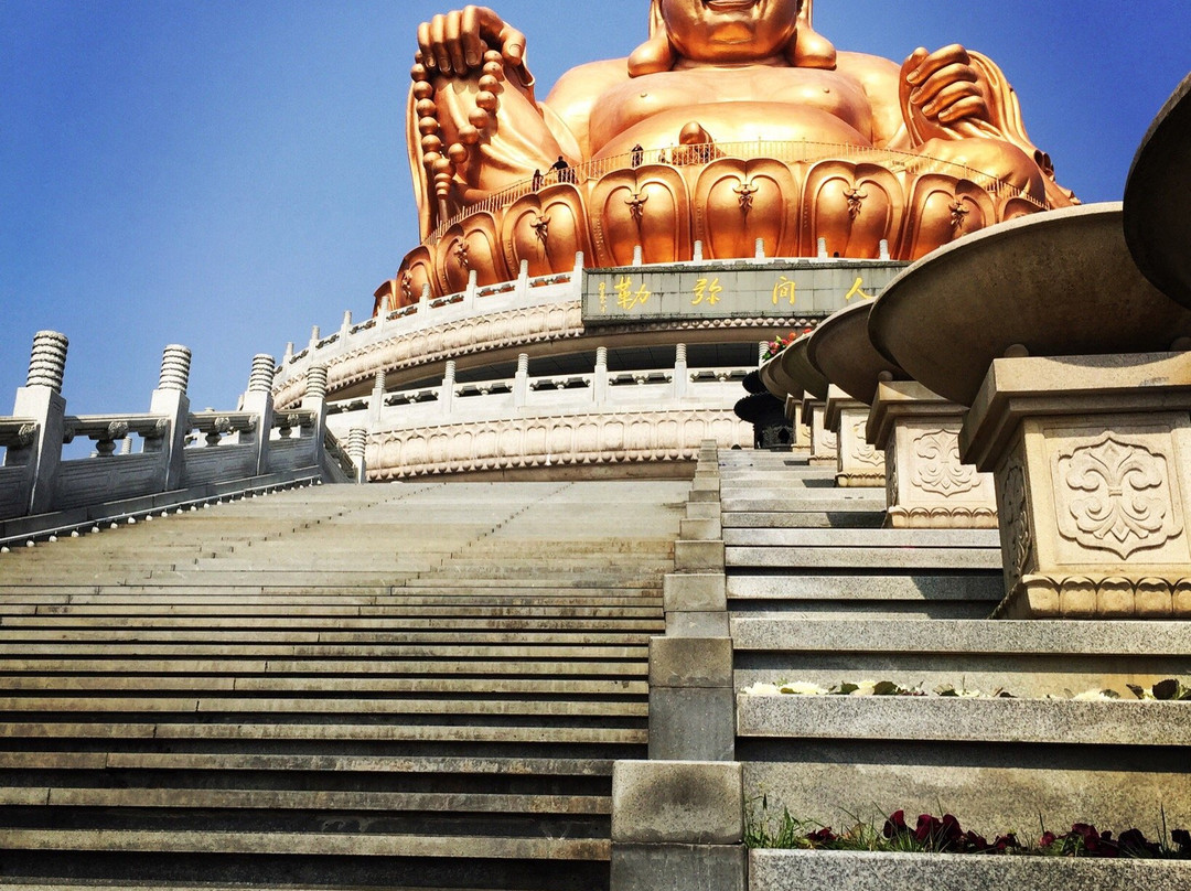 露天弥勒景点图片