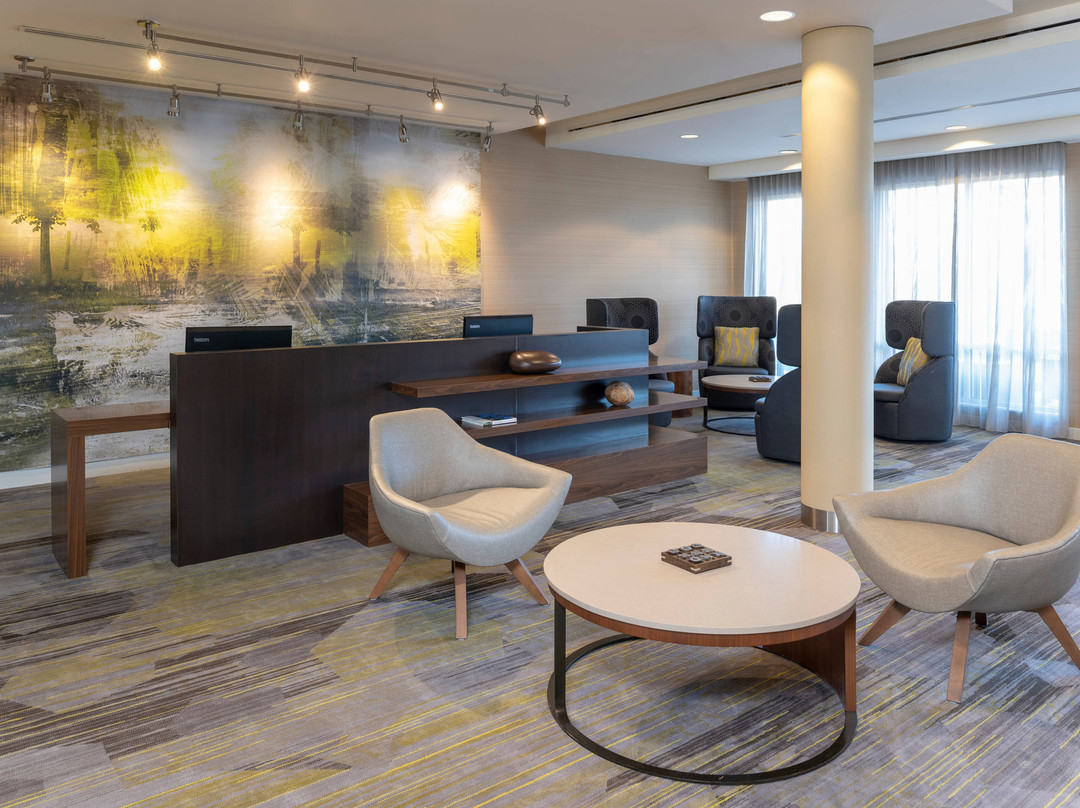 Courtyard by Marriott Milwaukee Airport主图