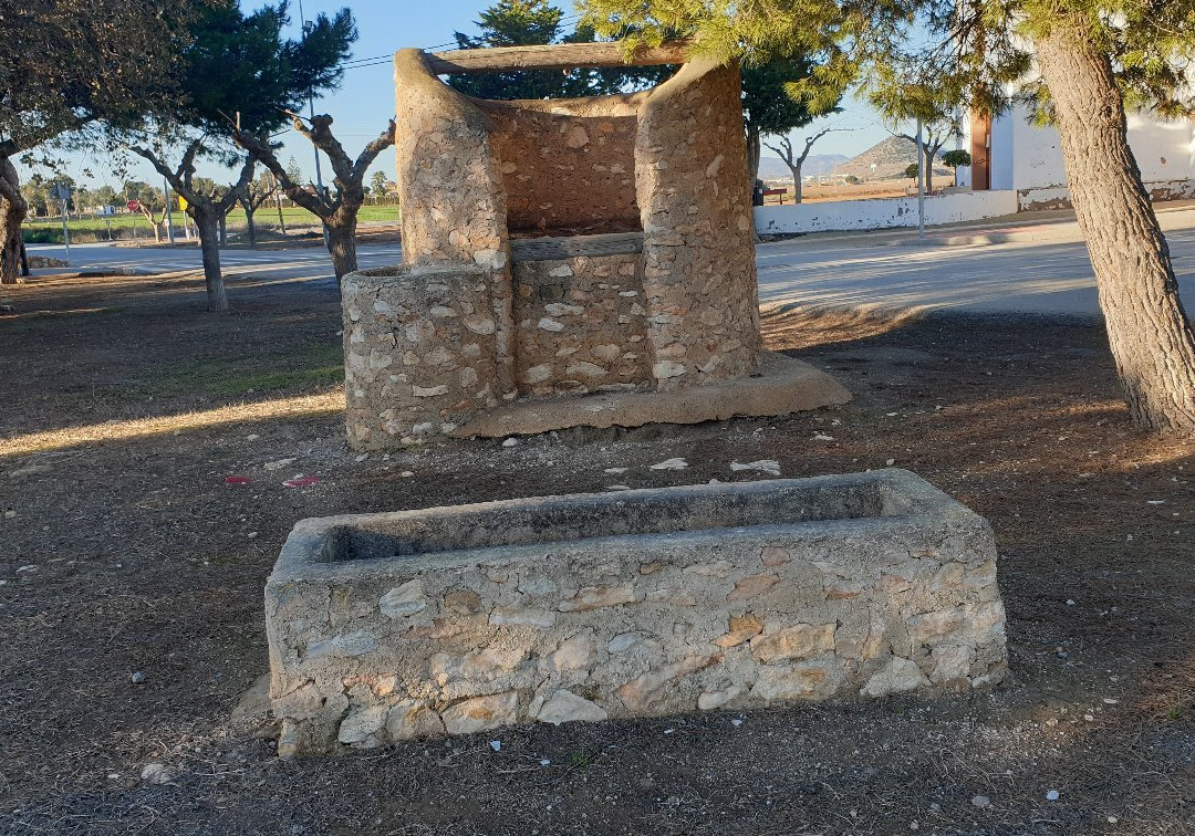 Pozo Concejil De Roche景点图片