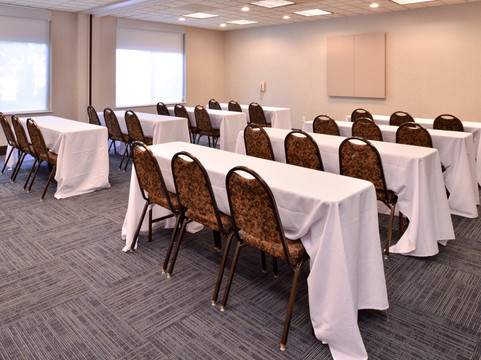 Holiday Inn Express 波特兰西/希尔斯伯勒主图