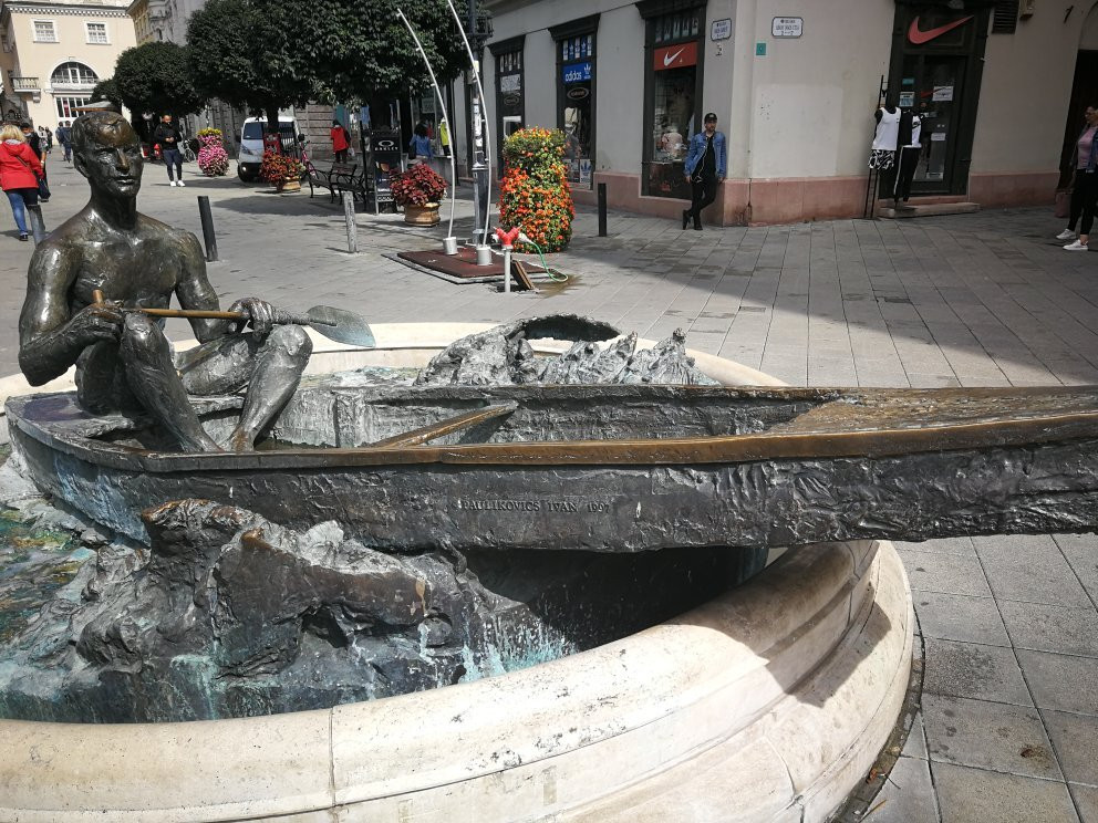 Boatman Sculpture景点图片