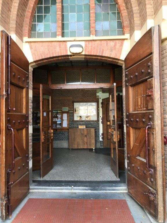 Our Lady of Lourdes (RC) Silent Center-斯赫弗宁恩必去景点