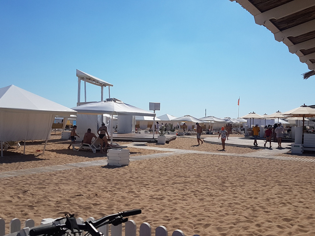 Lazurny Bereg Beach-Yevpatoriya必去景点