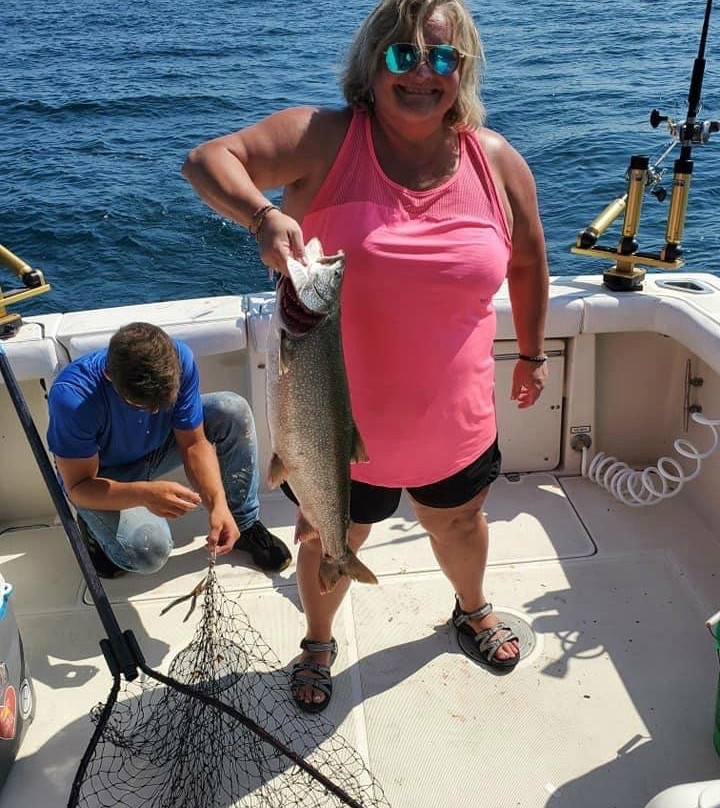 Salmon Hunter Charters-New Buffalo必去景点