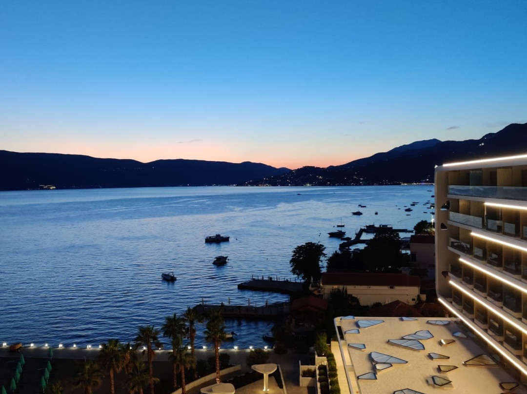 Carine Hotel Kumbor主图