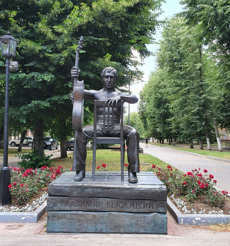 Vysotskiy Statue景点图片
