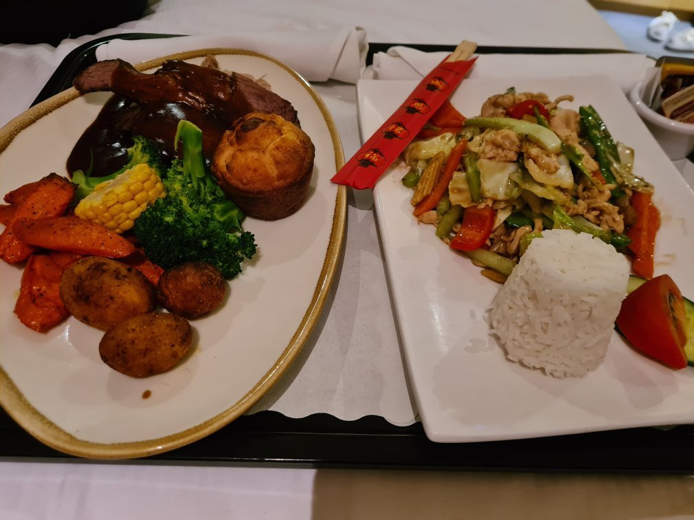 湖泊度假村酒店主图