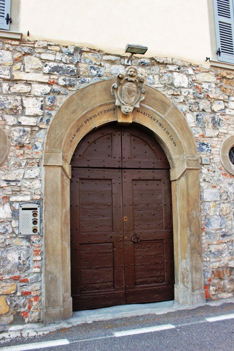 Mura medievali Via del Porto 68-76-Riva di Solto必去景点