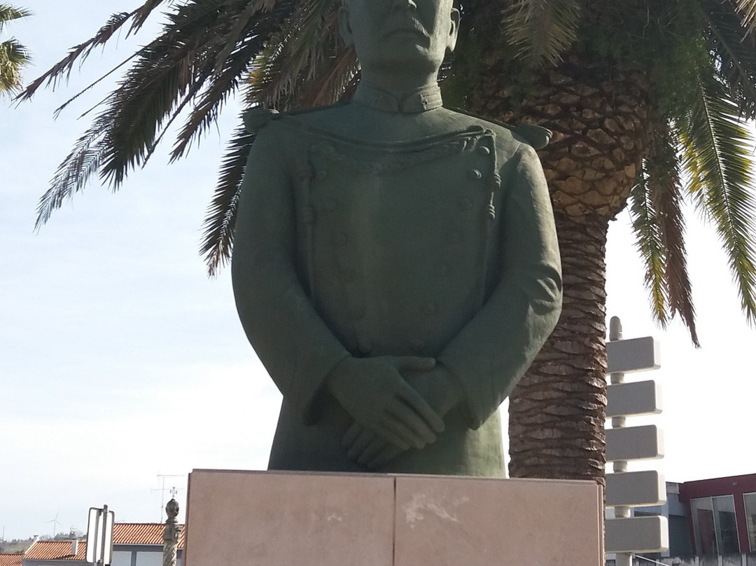 Homenagem a Mouzinho de Albuquerque-Batalha必去景点