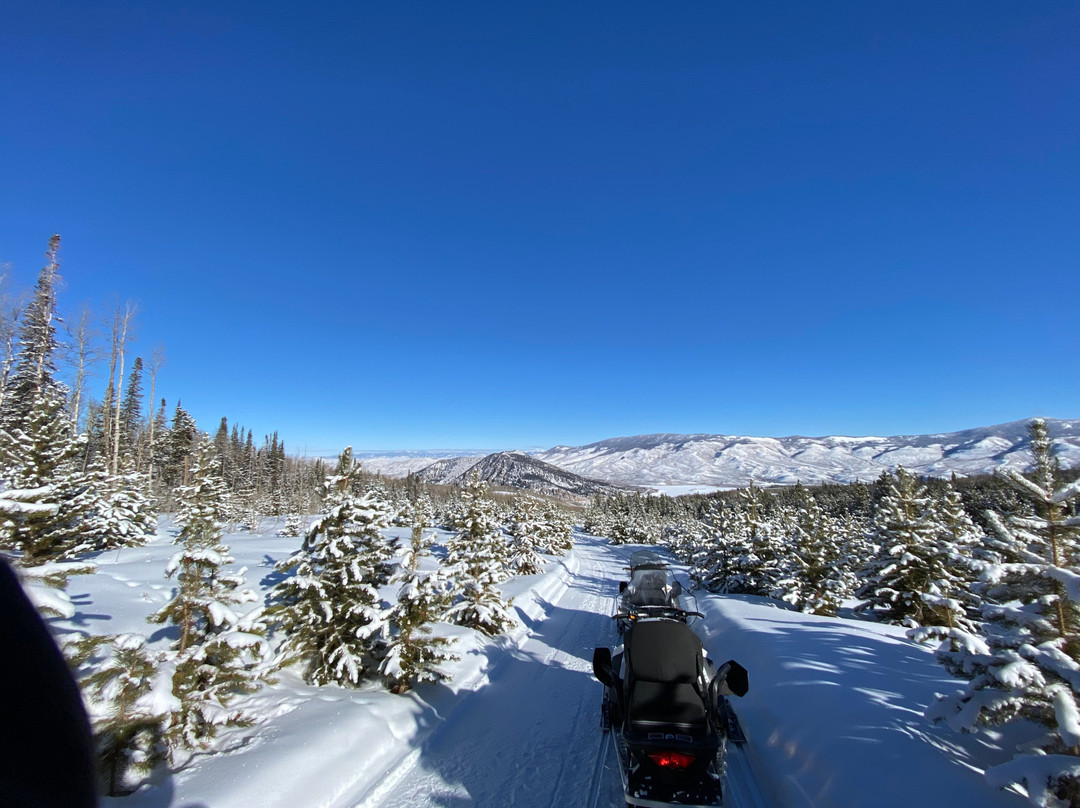 High Mountain Snowmobile Tours-斯廷博特斯普林斯必去景点