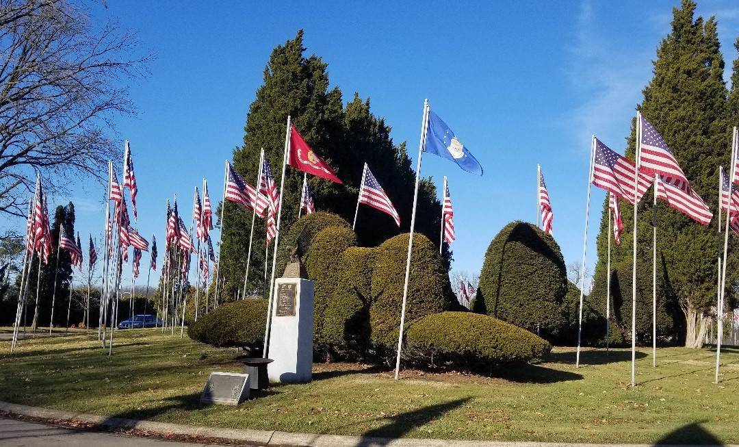 The Avenue of 444 Flags景点图片