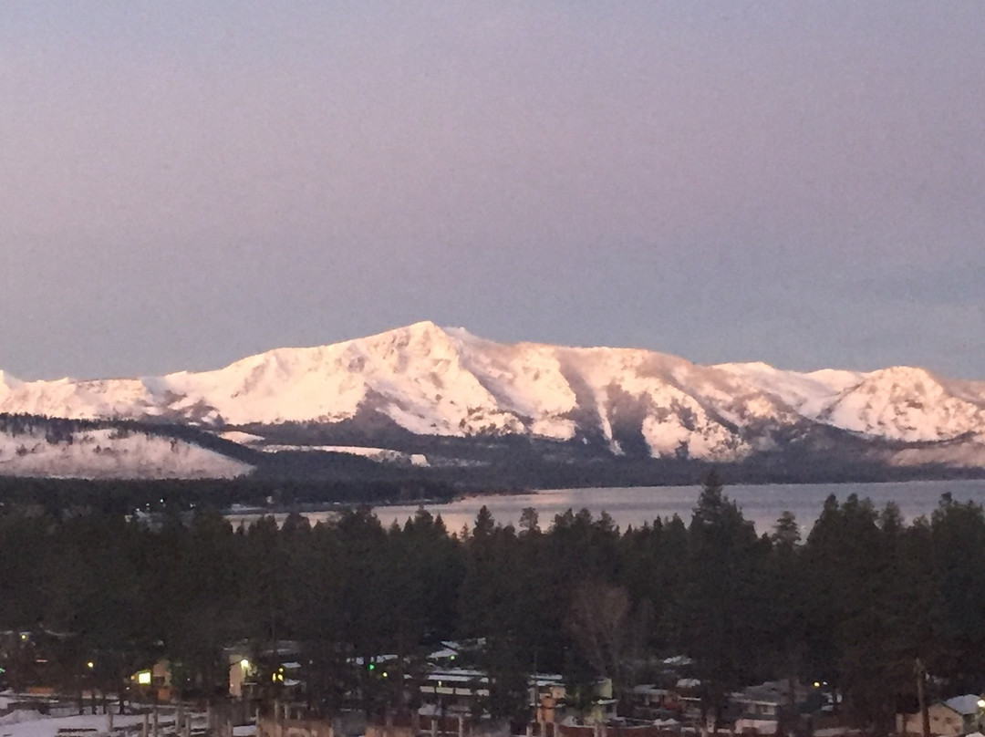 塔霍哈拉斯湖酒店主图