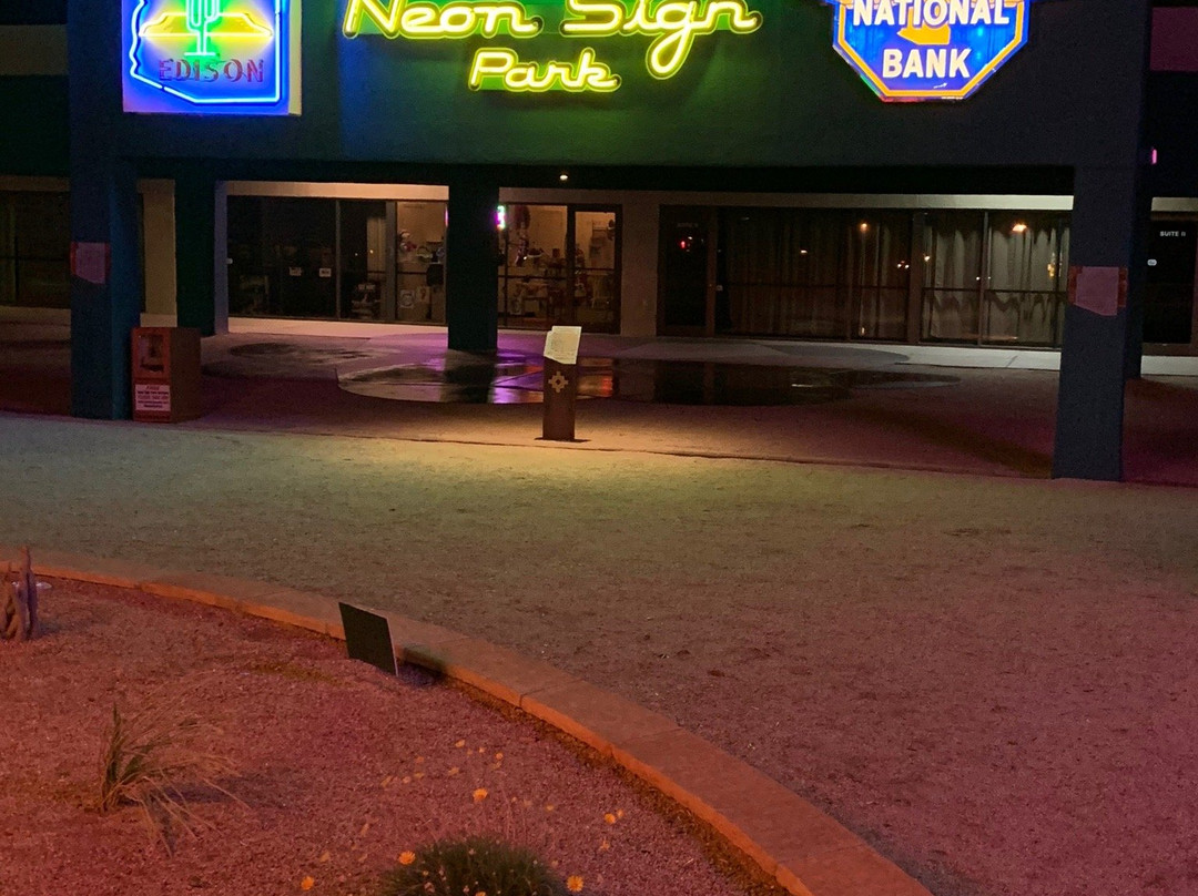 Casa Grande Neon Sign Park-卡萨格兰德必去景点