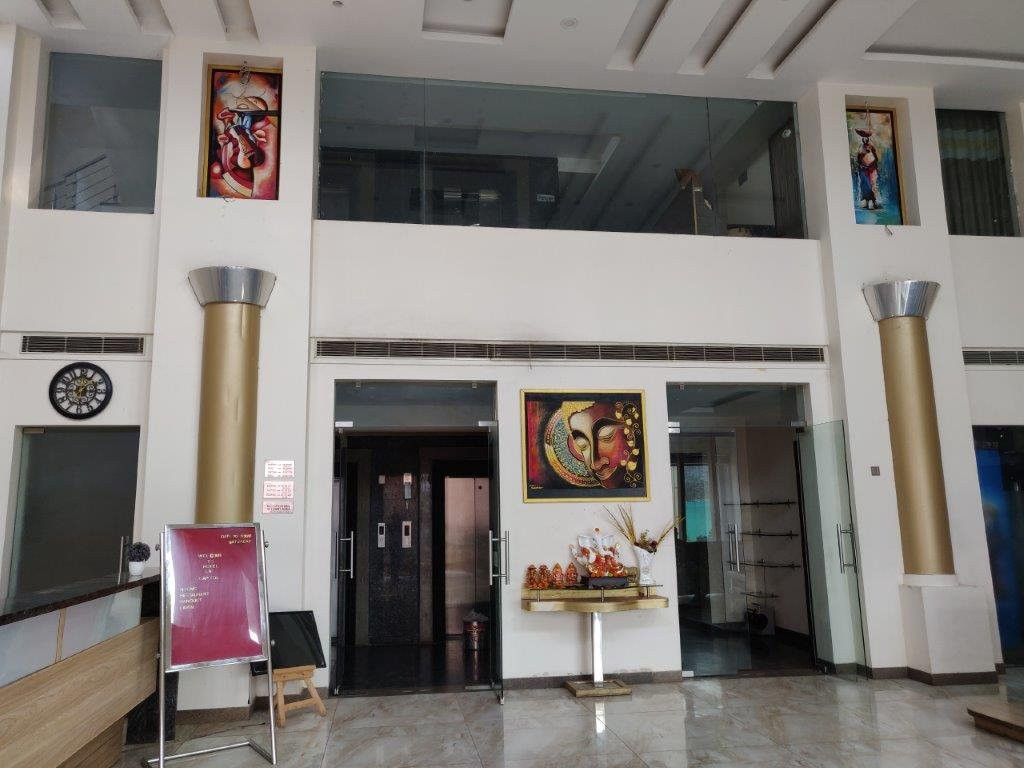 Hotel La Capitol主图